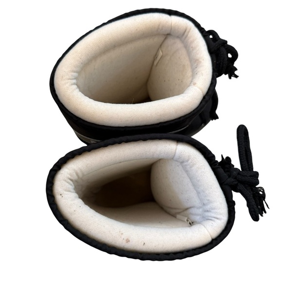 Kids black moon boot size 13.5 to 2.5 kids in great used condition - Picture 8 of 8